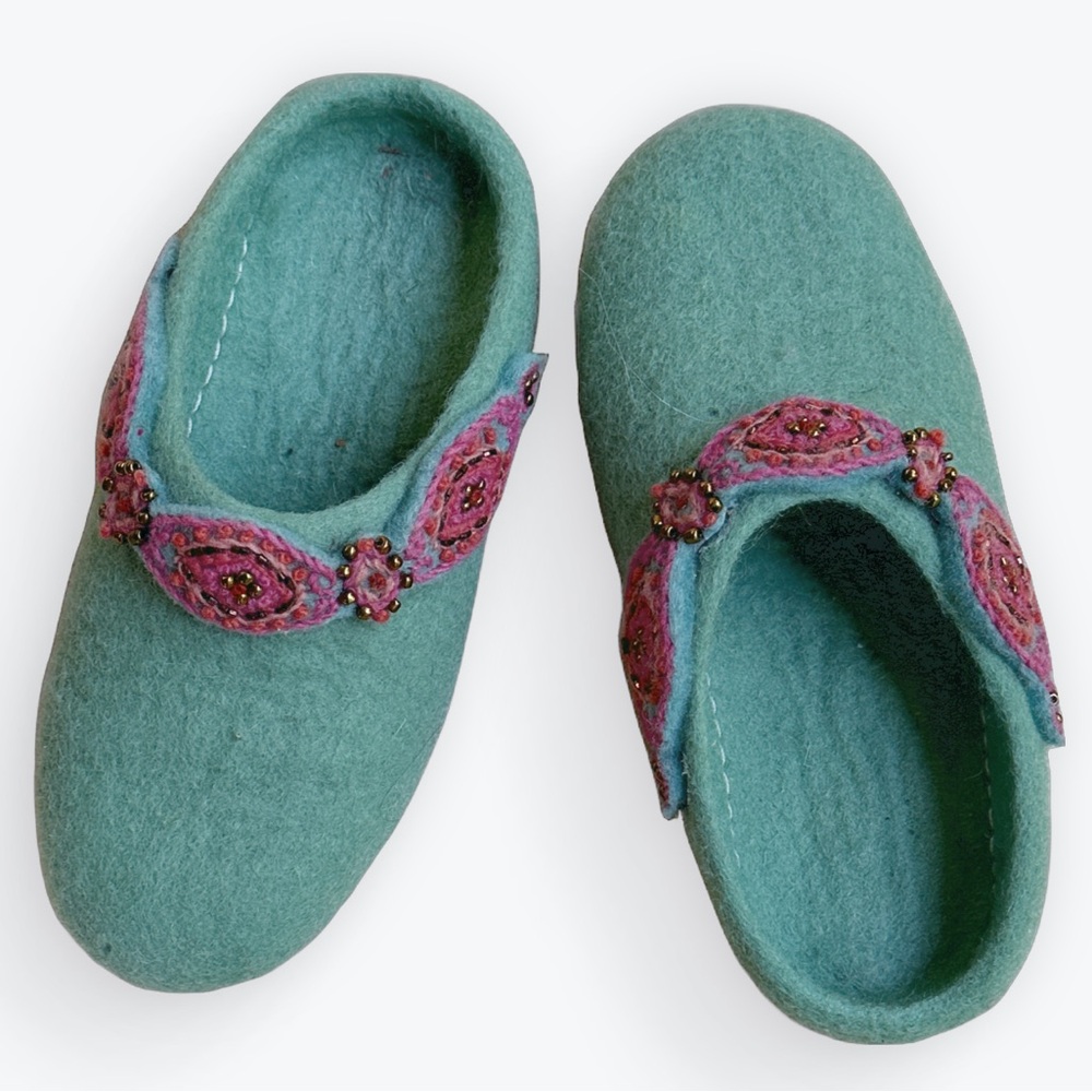 Soft Girl Romantic Hand-Felted Embroidered Nepal Wool Aqua Moccasin Slippers ~39